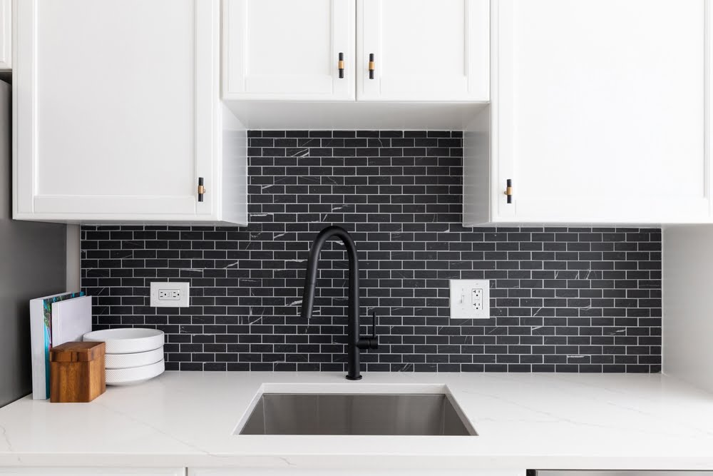 Perfect Backsplash for Your Granite Countertops